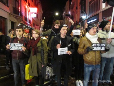 Manifestantes en la ciudad de Lille al día siguiente del atentado en Paris (08/01/2015).